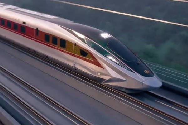 மணிக்கு 896 கி.மீ வேகம்... உலகின் மிக வேகமான ரயிலை அறிமுகம் செய்யும் நாடு | World Fastest Train Hits Top Speed