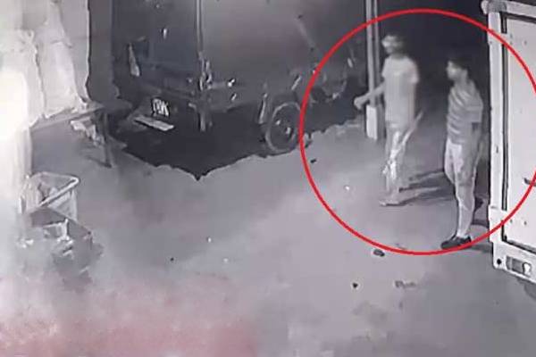 வெதுப்பகத்தினுள் நுழைந்து சரமாரியாக தாக்குதல் நடத்திய மர்ம கும்பல் | Hatton Bakery Attcak Today