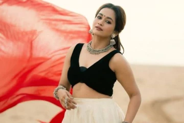 கருப்பு நிற ட்ரெண்டி லுக்கில் சீரியல் நடிகை.. காவ்யா அறிவுமணியை நினைவிருக்கா?