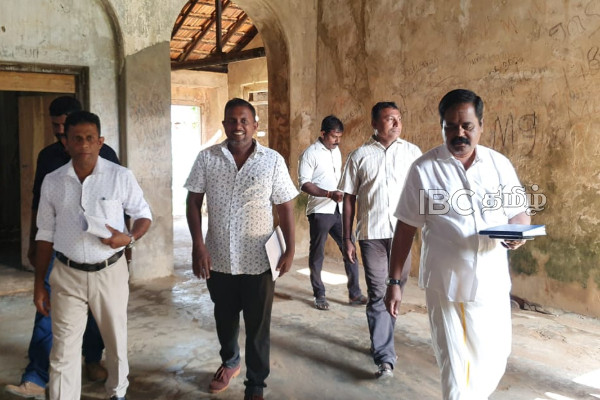 இடிந்து விழுந்த மந்திரிமனையை பார்வையிட்ட சிறீதரன் எம்.பி | Archaeological Monuments Place In Nallur Jaffna