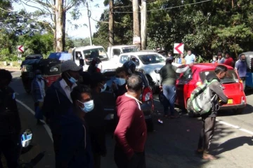 நானுஓயா பகுதியில் வாகன விபத்து - ஒருவர் படுகாயம் (VIDEO)