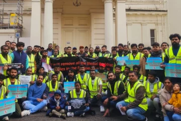 பிரித்தானியாவில் சிறிலங்கா தூதரகத்துக்கு முன்பாக திரண்ட புலம்பெயர் தமிழர்கள் ! நீதிபதி சரவணராஜாவுக்காக ஆர்ப்பாட்டம்!!