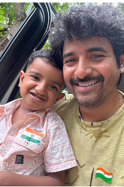 நடிகர் சிவகார்த்திகேயன் மகன்களா இது? தற்போதைய புகைப்படம் இதோ | Sivakarthikeyan Son Photos Viral