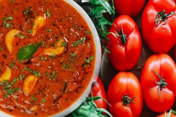 கிராமத்து ஸ்டைலில் பார்த்தாலே பசி எடுக்கும் தக்காளி குழம்பு: 10 நிமிடம் போதும்