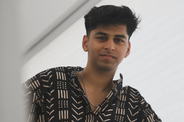 இயக்குநர் ஏ.ஆர். முருகதாஸ் மகனா இது! புகைப்படத்தை பாருங்க.. | A R Murugadoss Son Adhitya Latest Photo