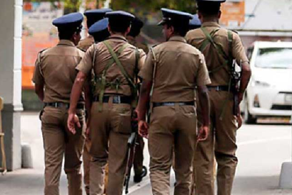 இரு குழுக்களுக்கு இடையில் கடும் மோதல் -கொடூரமாக கொலை செய்யப்பட்ட இளைஞன் | Two Groups Fight Boy Killed In Matala Yesterday