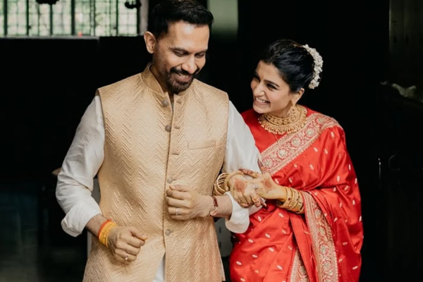 மாமனார், மாமியாருடன் நடிகை சமந்தா.. அழகிய குடும்ப புகைப்படம் | Samantha Raj Nidimoru Family Photo