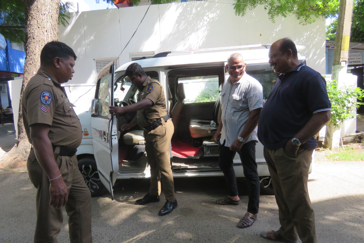 தமிழர் பகுதியில் வேனுடன் பிடிபட்ட நபர் ; சிசிரிவி காணொளிகளால் நீண்டகாலம் அரங்கேறிய செயல் அம்பலம் | Man Arrested With Van In Tamil Area