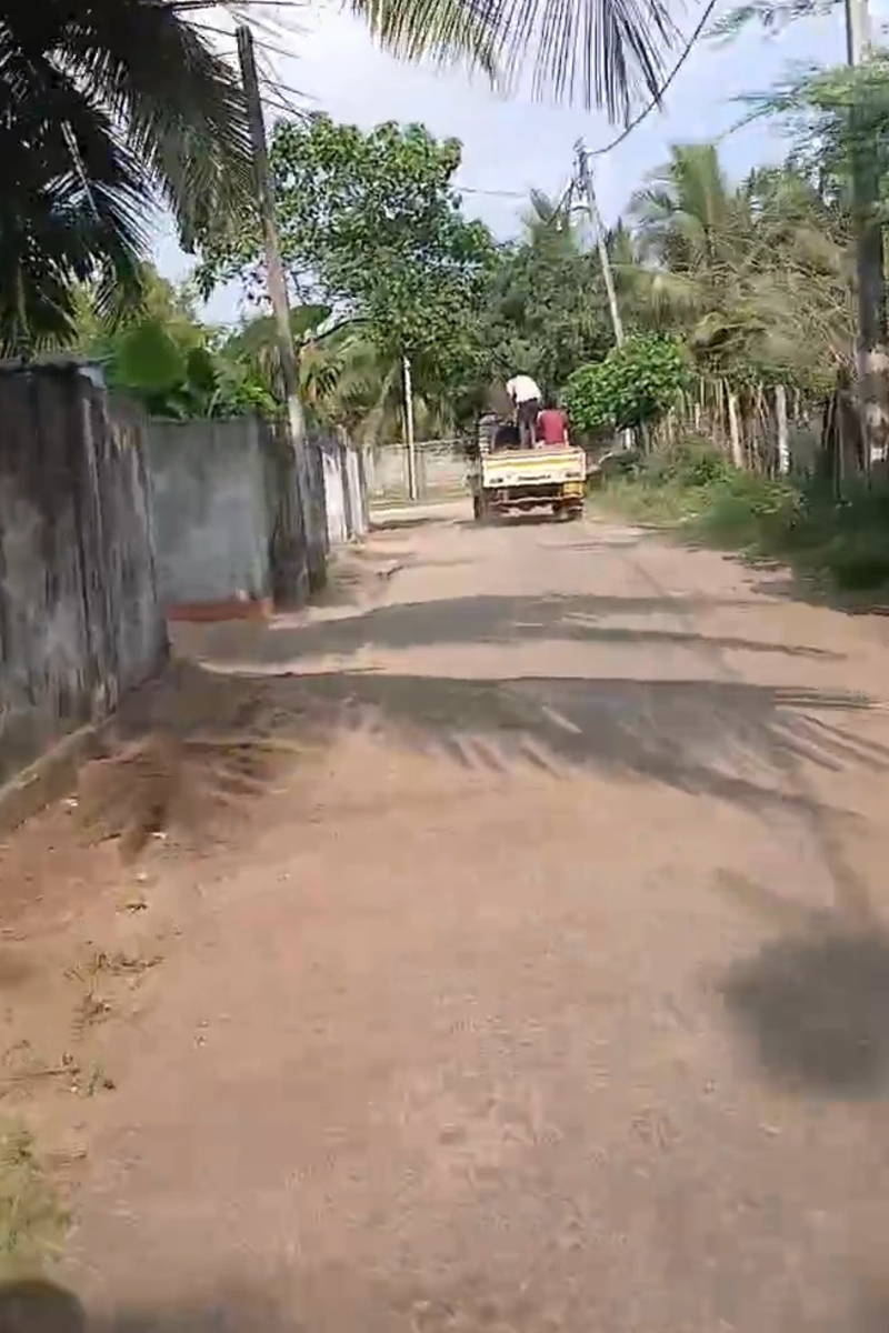 நெல்லியடியில் சட்ட விரோத மணல் அகழும் வாகனத்தை துரத்தி சென்ற காவல்துறை | Illegal Sand Mining Vehicle