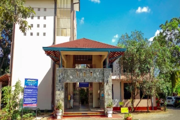 அநுராதபுரத்தில் வைத்தியர்களுக்கிடையில் மோதல்! ஒருவர் காயம்