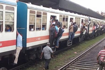 ප්‍රථමවරට රියදුරන් නොමැතිව නතර වූ දුම්රිය