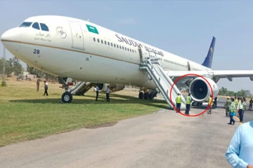 தெற்காசிய நாடொன்றில் தரையிறங்கும் போது தீப்பிடித்த விமானத்தால் பரபரப்பு