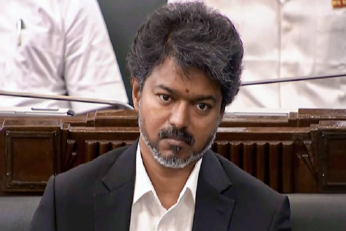 முதல்வர் விஜய்யின் நாற்காலியும் வெள்ளை துண்டும் பற்றிய ரகசியம் என்ன தெரியுமா? | Secret Of Chief Minister Vijay Chair White Towel