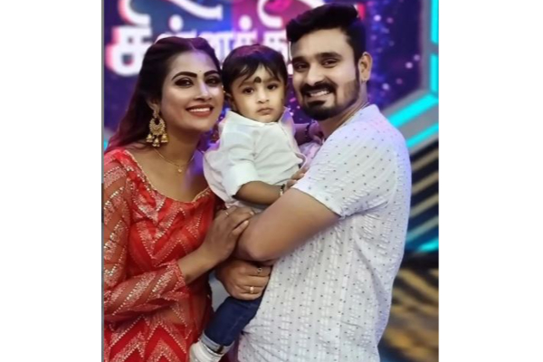 மைனா நந்தினியின் மகனா இது, பெரியவராக வளர்ந்துவிட்டாரே?- அழகிய குடும்ப புகைப்படம் | Myna Nandhini Yogesh Son Cute Photo