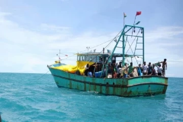படகுமூலம் அவுஸ்திரேலியாவிற்கு ஆட்கடத்தல் - சிறிலங்கா படை அதிகாரிகள் கைது