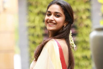 துளி கூட மேக்கப் இல்லாத லுக்கில் கீர்த்தி சுரேஷ்! வைரலாகும் புகைப்படம்