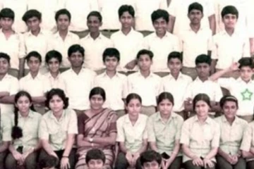 இந்த புகைப்படத்தில் இருக்கும் டாப் நடிகர் யார் தெரியுமா.. நீங்களே பாருங்க