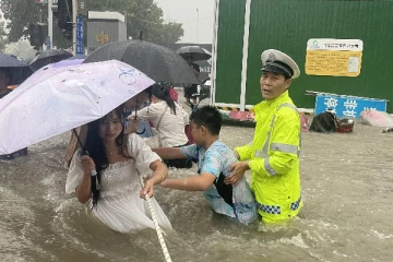 சீன வெள்ளத்தில் சிக்கி இதுவரை பலியானோர் எண்ணிக்கை 51-ஆக உயா்வு