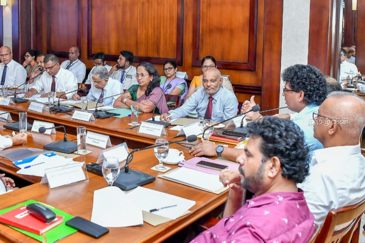 தொடர் சீரற்ற காலநிலை: சவாலை எதிர்கொள்வது தொடர்பில் உயர் மட்ட கலந்துரையாடல் | Discussion At The Presidential Secretariat