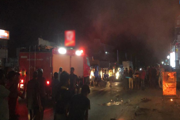 ஹோமாகம தொழிற்சாலையொன்றில் தீப்பரவல்! | Fire Breaks Out At A Factory In Homagama