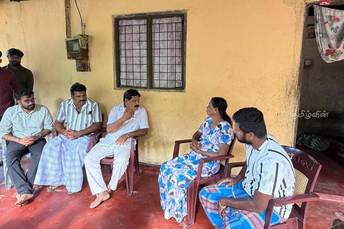 பருத்தித்துறையில் காணாமல் போன கடற்றொழிலாளர்கள் - குடும்பத்தினரை சந்தித்த அமைச்சர் | Missing Fishermen In Pedro பருத்தித்துறையில் காணாமல் போன கடற்றொழிலாளர்கள் - குடும்பத்தினரை சந்தித்த அமைச்சர் | Missing Fishermen In Pedro