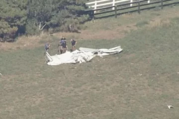 நடுவானில் மோதிக்கொண்ட  விமானங்கள்; மூவர் மரணம்