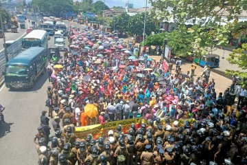 கொழும்பு கோட்டையில் பாரிய ஆர்ப்பாட்டத்தை முன்னெடுத்த பட்டதாரிகள்