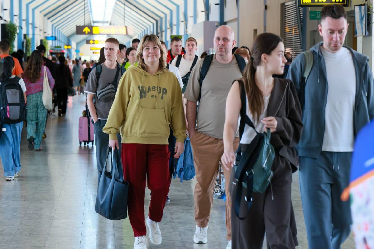 போர் பதற்றத்திற்கு மத்தியில் மார்ச் மாதத்தில் சடுதியாக உயர்ந்த சுற்றுலா பயணிகள் வருகை! | More Than 1 7 Lakh Tourists Visited In March