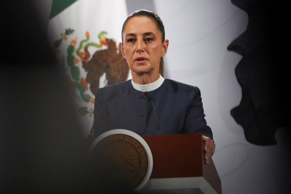 பெண் ஜனாதிபதியிடம் அத்துமீற முயன்ற போதை ஆசாமி | Drug Addict Attempts To Assault Woman President பெண் ஜனாதிபதியிடம் அத்துமீற முயன்ற போதை ஆசாமி | Drug Addict Attempts To Assault Woman President