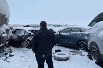 கியூபெக்கில் பயங்கர விபத்து: 100க்கும் மேற்பட்ட வாகனங்கள் பாதிப்பு