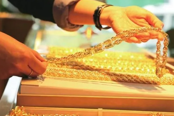 இன்றும் குறைவடைந்த தங்க விலை! மக்களுக்கு மகிழ்ச்சித் தகவல் | Gold Price Drops இன்றும் குறைவடைந்த தங்க விலை! மக்களுக்கு மகிழ்ச்சித் தகவல் | Gold Price Drops