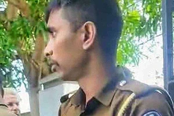 சட்டத்தரணியை தாக்கிய கான்ஸ்டபிள் தூக்கி எறியப்பட்டார் | Mount Lavinia Constable Transferred Attack Lawyer