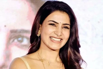 தங்கச்சிலை பின்னும் நடிகை சமந்தா.. கையால் பெயிண்டிங் செய்யப்பட்ட புடவை