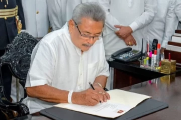 ஒப்புதல் வழங்கினார் கோட்டாபய! இறுதி நேர முயற்சியும் தோல்வி - வெளியேற்றப்படவுள்ள படையதிகாரி ஜெயநாத் கொலம்பகே