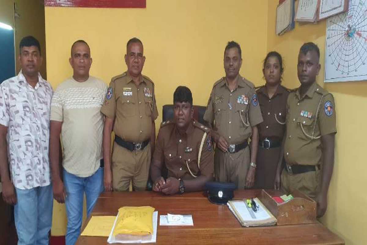 பிரபல நகைக்கடையில் சூட்சுமமாக தங்கநகை திருடிய பெண் கைது | Woman Arrested For Stealing Gold Jewelry