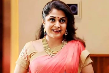 53 வயதிலும் ஹீரோயினுக்கு நிகராக மிரட்டும் ரம்யாகிருஷ்ணன்... சொத்து மதிப்பு என்ன?