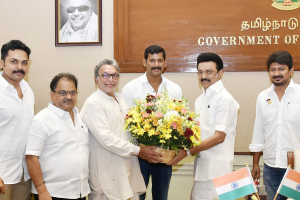 முதலமைச்சரை சந்தித்த விஷால், நாசர்.. நடிகர் சங்க தேர்தலில் ஜெயித்த பின் செய்த முதல் விஷயம் | Nadigar Sangam New Office Bearers Meet Cm Stalin