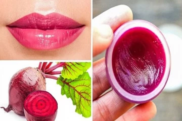 மூன்றே பொருட்களில் சூப்பரான லிப் பாம் தாயார்...