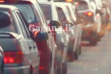 කොළඹ ප්‍රධාන මාර්ගයක අනතුරක් - දැඩි වාහන තදබදයක්.. එහි දැන් තත්ත්වය මෙන්න.(PHOTOS)