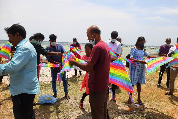 யாழில் பட்டம் விட்டு கவனயீர்ப்பு போராட்டம்(Photos) | The Struggle To Leave The Degree In Yali