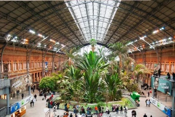 7,000க்கும் மேற்பட்ட தாவரங்கள்.., உலகின் பசுமையான ரயில் நிலையம் எங்குள்ளது தெரியுமா?