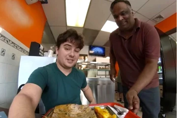 தமிழ் மொழியில் உணவு ஆர்டர் செய்த அமெரிக்கர்., இலவசமாக வழங்கிய உணவக உரிமையாளர்! வைரல் வீடியோ