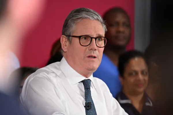 பிரித்தானியாவில் கோடிகளில் புரளும் இலங்கை இளைஞனின் மோசமான செயல் | Sri Lankans Making Millions Uk Through Fake News