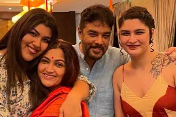 முன்னணி ஹீரோயின்களுக்கே டஃப் கொடுக்கும் குஷ்பு மகள்... வைரலாகும் புதிய புகைப்படங்கள்! | Kushboo Daughter Avantika Hot Photos Viral