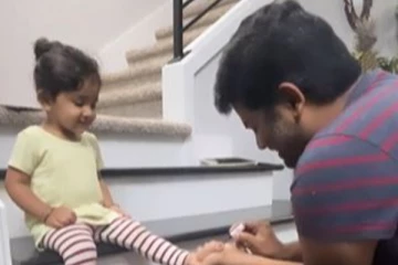 குட்டி தேவதையின் ஒற்றை புன்னகை...ஹீரோவான தந்தை! மில்லயன் இதயங்களை ரசிக்க வைத்த வீடியோ