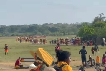 குமண தேசிய பூங்காவில் குவிந்துள்ள பக்தர்கள்