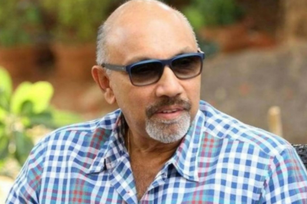 நடிகர் சதய்ராஜின் சிறு வயது புகைப்படத்தை பார்த்துள்ளீர்களா.. எவ்வளவு க்யூட்டாக இருக்கார் பாருங்க