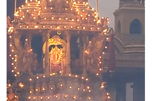 யாழ். நல்லூர் கந்தன் ஆலயத்தில் வெகு சிறப்பாக இடம்பெற்ற திருக்கார்த்திகை உற்சவம்!(Photos) | Jaffna Tirukarthikai Utsavam Nallur
