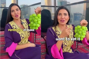 விலையுயர்ந்த பழத்தை வாங்கிய பெண் செய்த செயல்: கோபத்தில் மக்கள்...