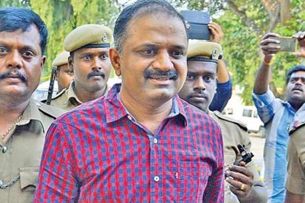 பேரறிவாளன் விடுதலை - கட்டி அணைத்து ஆனந்த கண்ணீர் விட்ட குடும்பத்தினர் - வைரலாகும் புகைப்படம் - தமிழ்நாடு